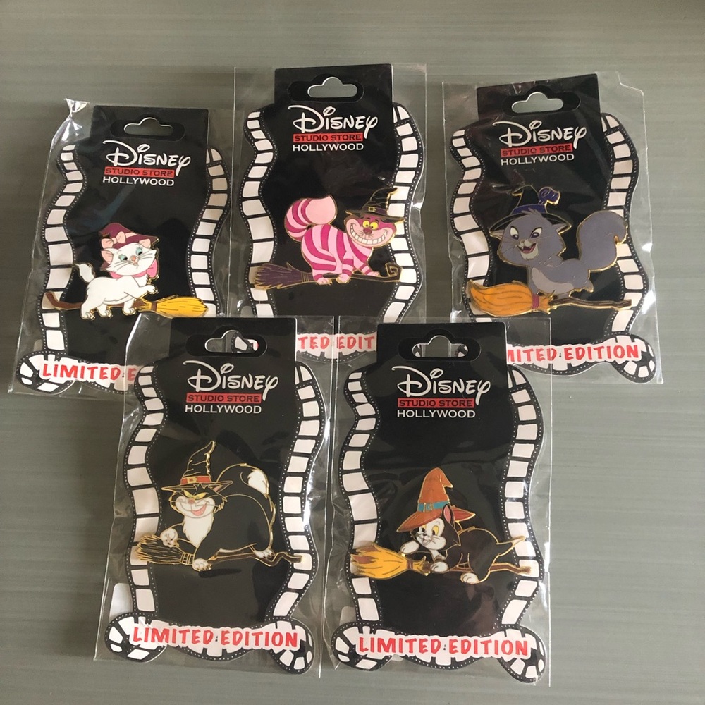 Disney LE Cats on Brooms Pin Set